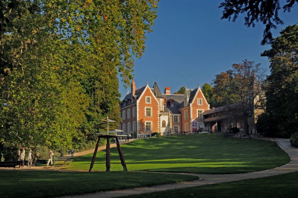 Vue sur le Château du Clos Lucé depuis le parc