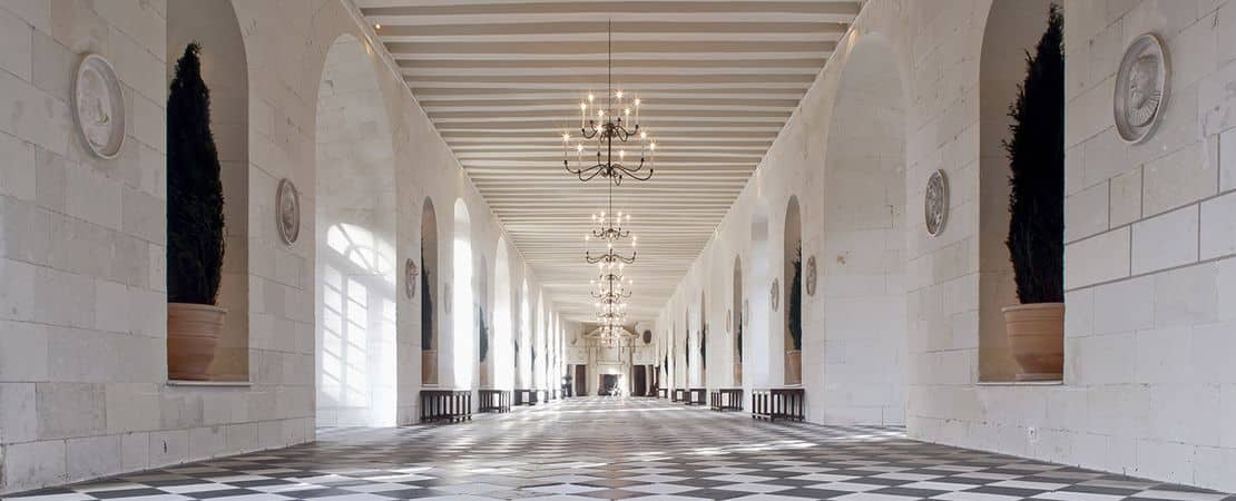 Vue en profondeur sur la galerie du château de Chenonceau