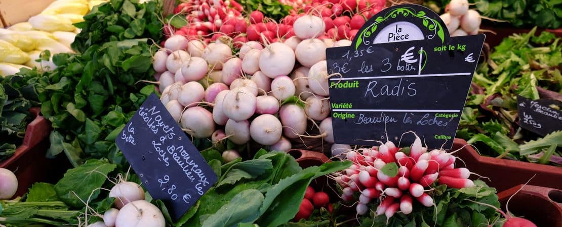 Étalage de légumes au marché de Loches