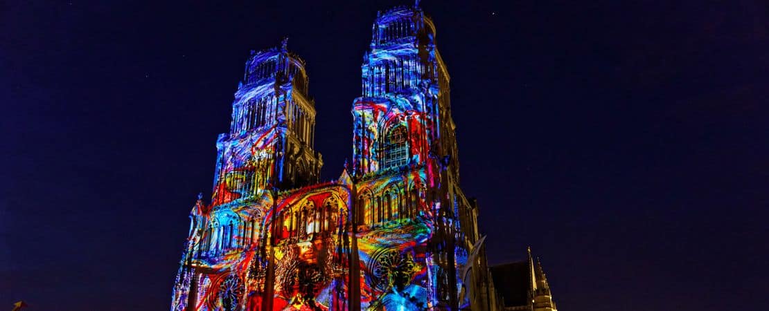 La cathédrale d'Orléans illuminée de nuit