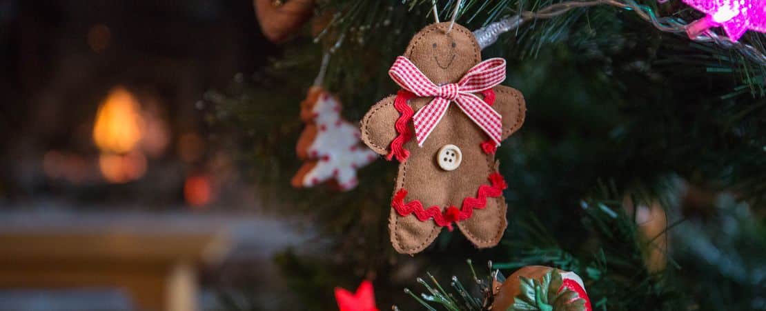 Décoration de Noël dans le sapin