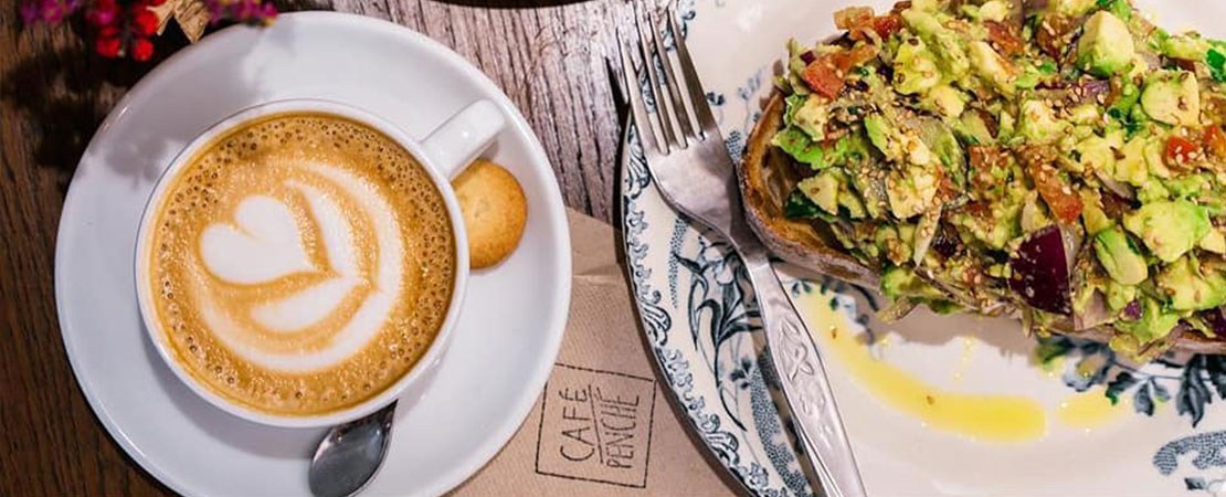 Tasse de café et plat