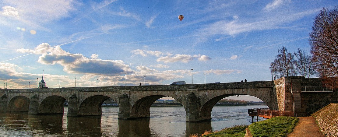 Vue sur le pont depuis les quais
