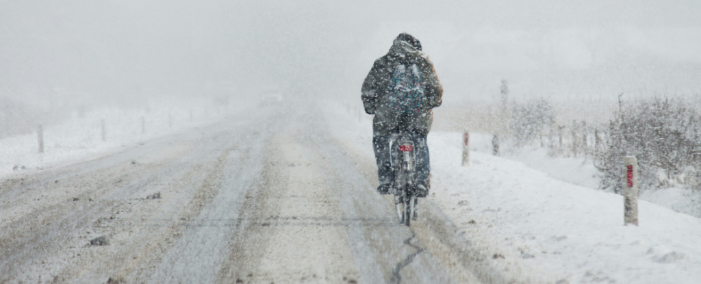 cycliste sous la neige